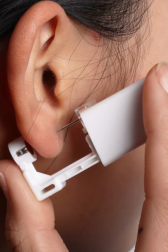 Ear piercing tool